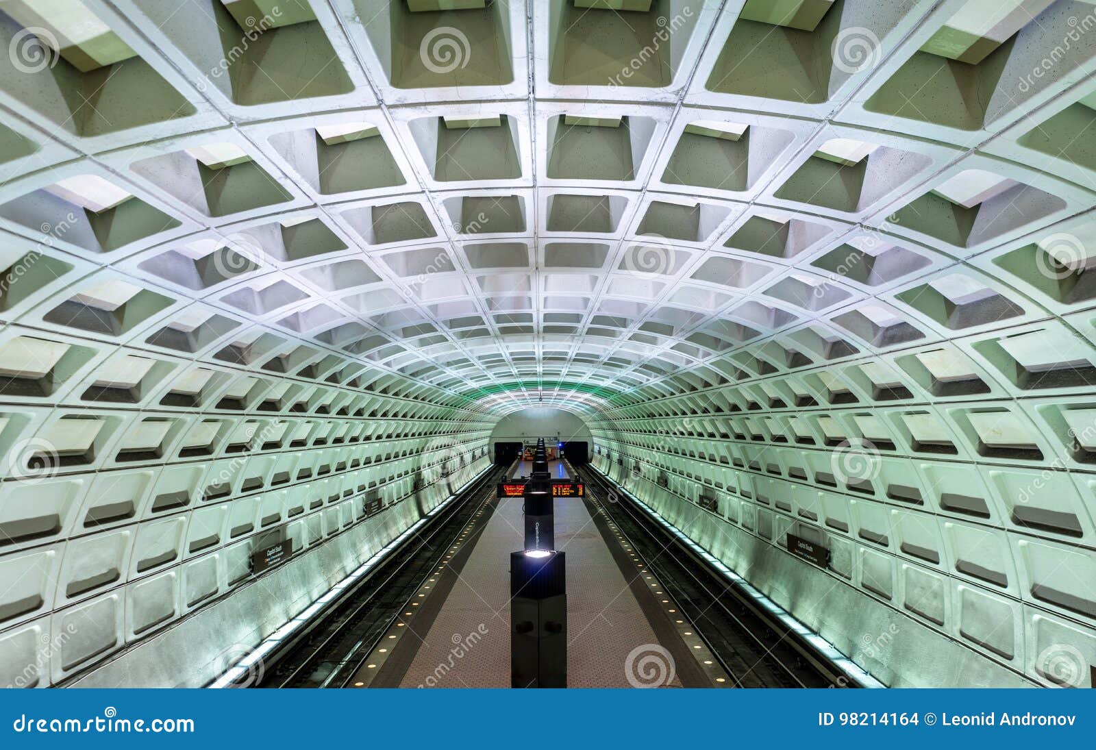 capitol south metro station in washington dc