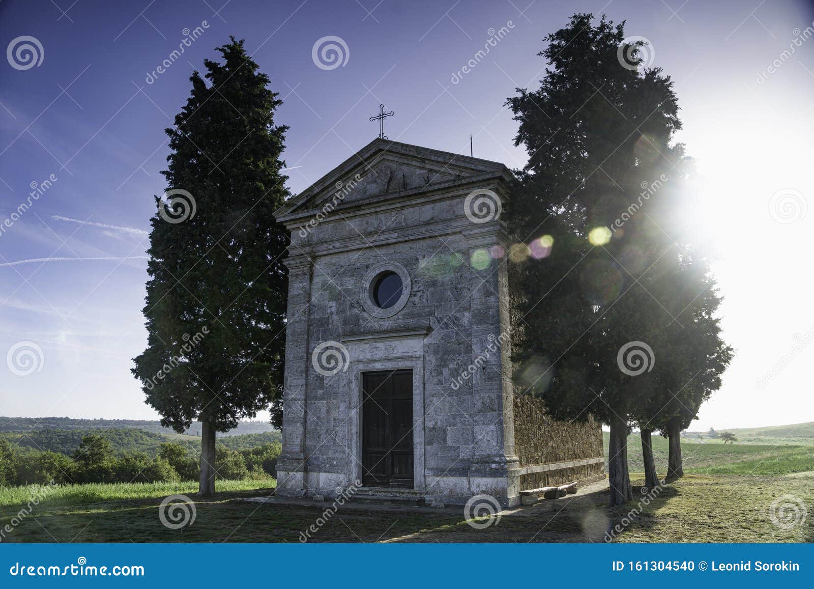 cappella di vitaleta with cypresses between san quirico d& x27;orcia and pienza in the val d& x27;orcia in tuscany