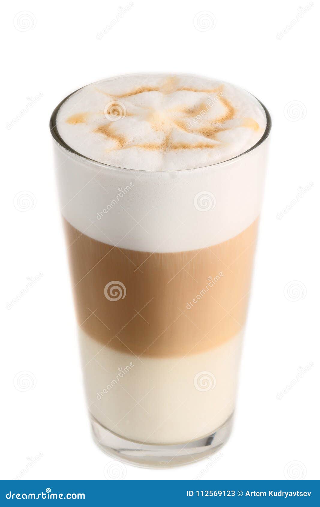 Een deel stopcontact schokkend Cappuccino in a Glass with Caramel. Stock Image - Image of coffee,  isolated: 112569123