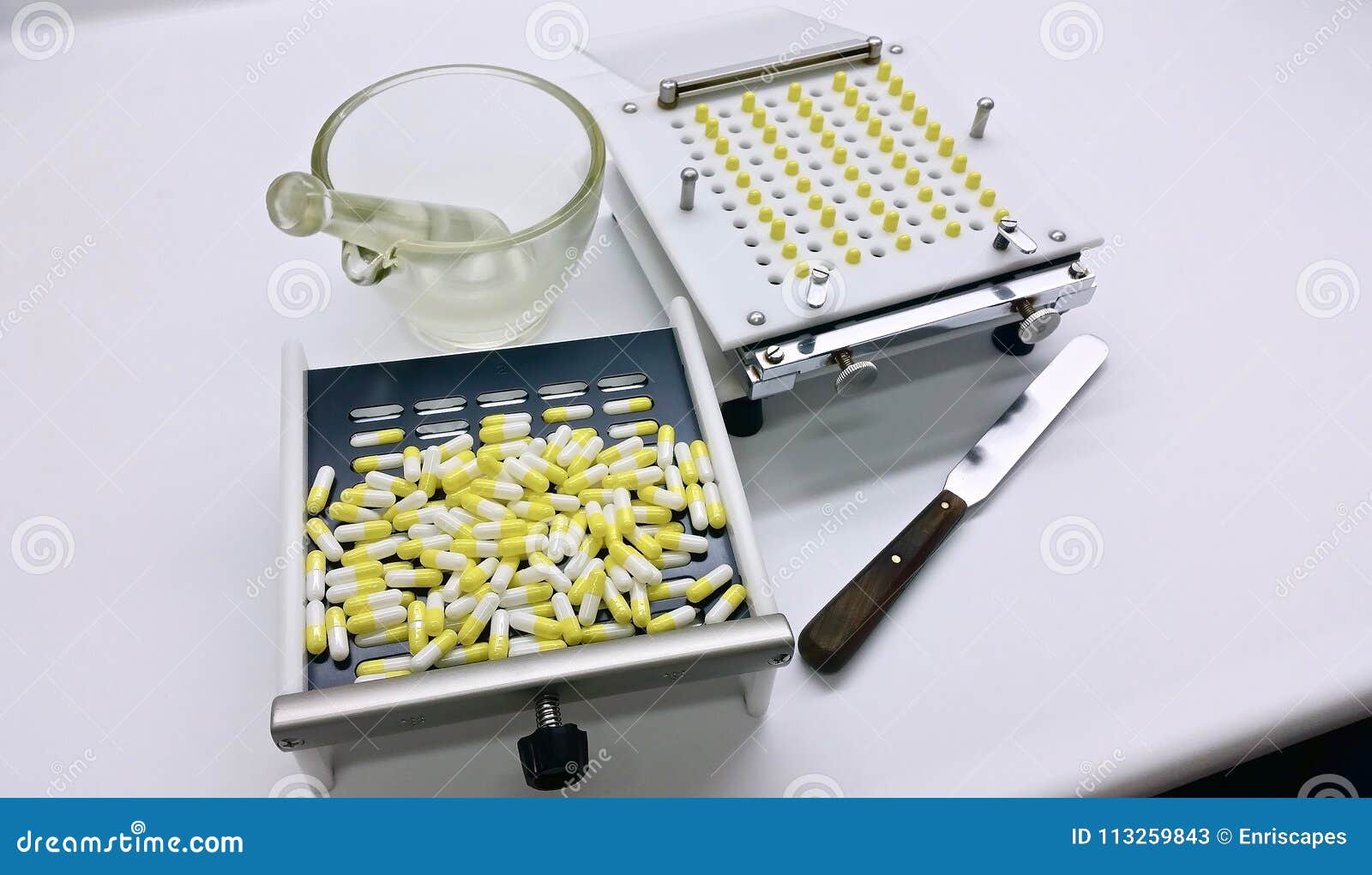 capsules compounding in the pharmacy laboratory