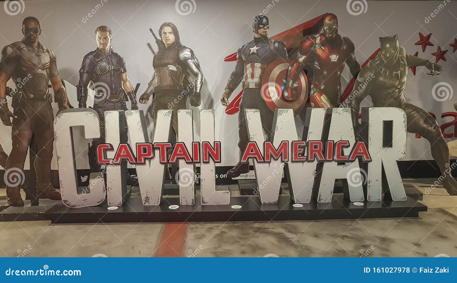 Chip Auto Profesor de escuela Captain America Civil War Movie Poster at the Cinema Editorial Stock Photo  - Image of movie, blockbuster: 161027978