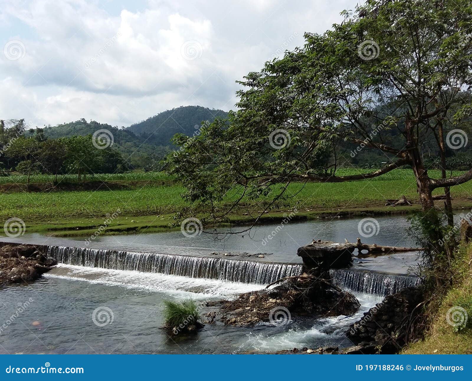 the captivating river view of zinundungan river at sica lasam,philippines