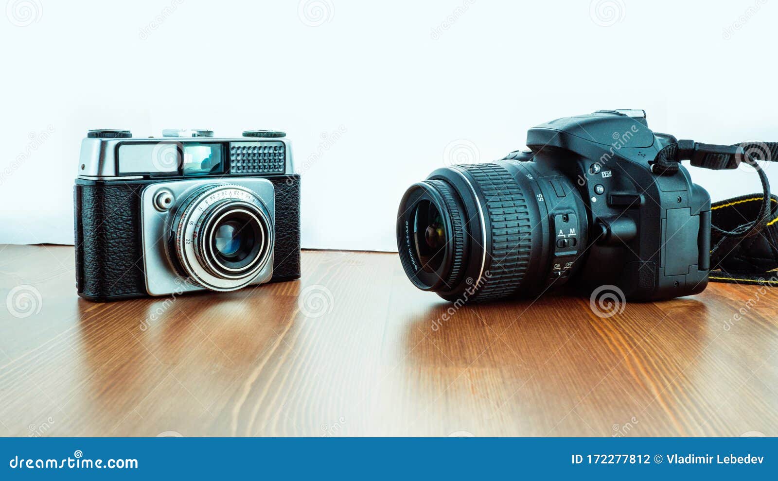 Captura De Pantalla De Una Cámara Fotográfica Antigua Y Nueva Sobre La Mesa Con Fondo Blanco Foto de archivo - Imagen de blanco, vector: 172277812 Captura De Pantalla De Una Cámara Fotográfica Antigua Y Nueva Sobre La Mesa Con Fondo Blanco Foto de archivo - Imagen de blanco, vector: 172277812