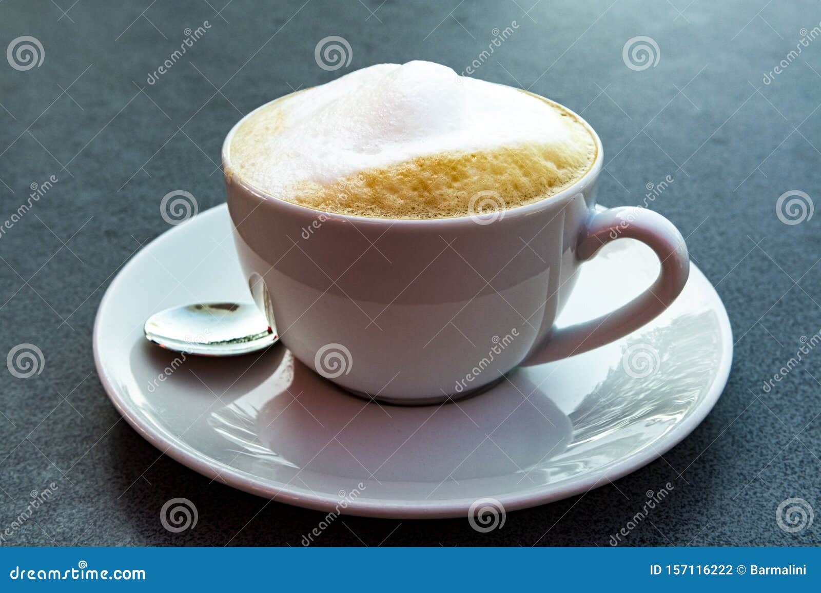 Capuccino De Café Italien Au Lait écrémé Photo stock - Image du