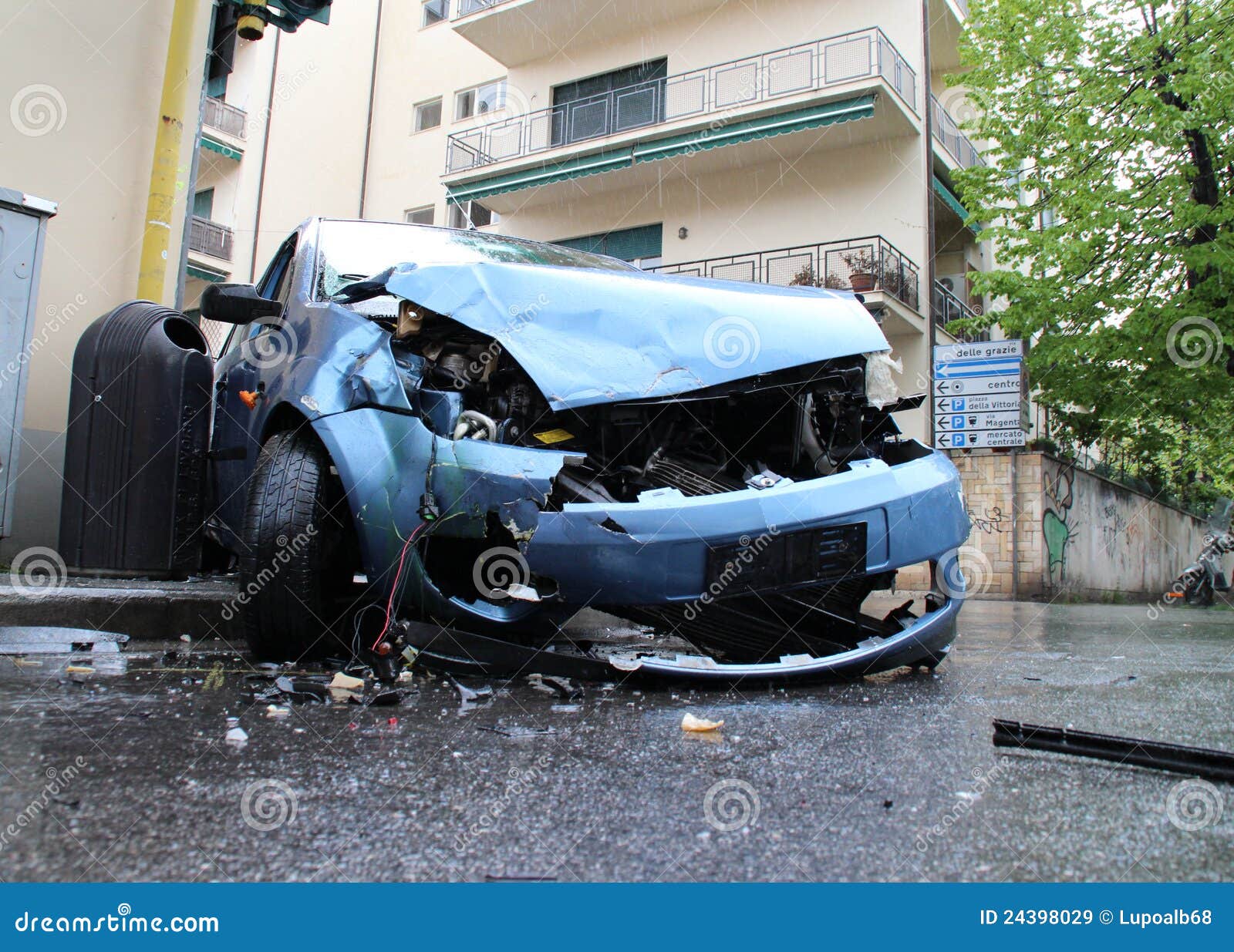 Car Accident Headon Collision Royalty Free Stock Images Image 24398029