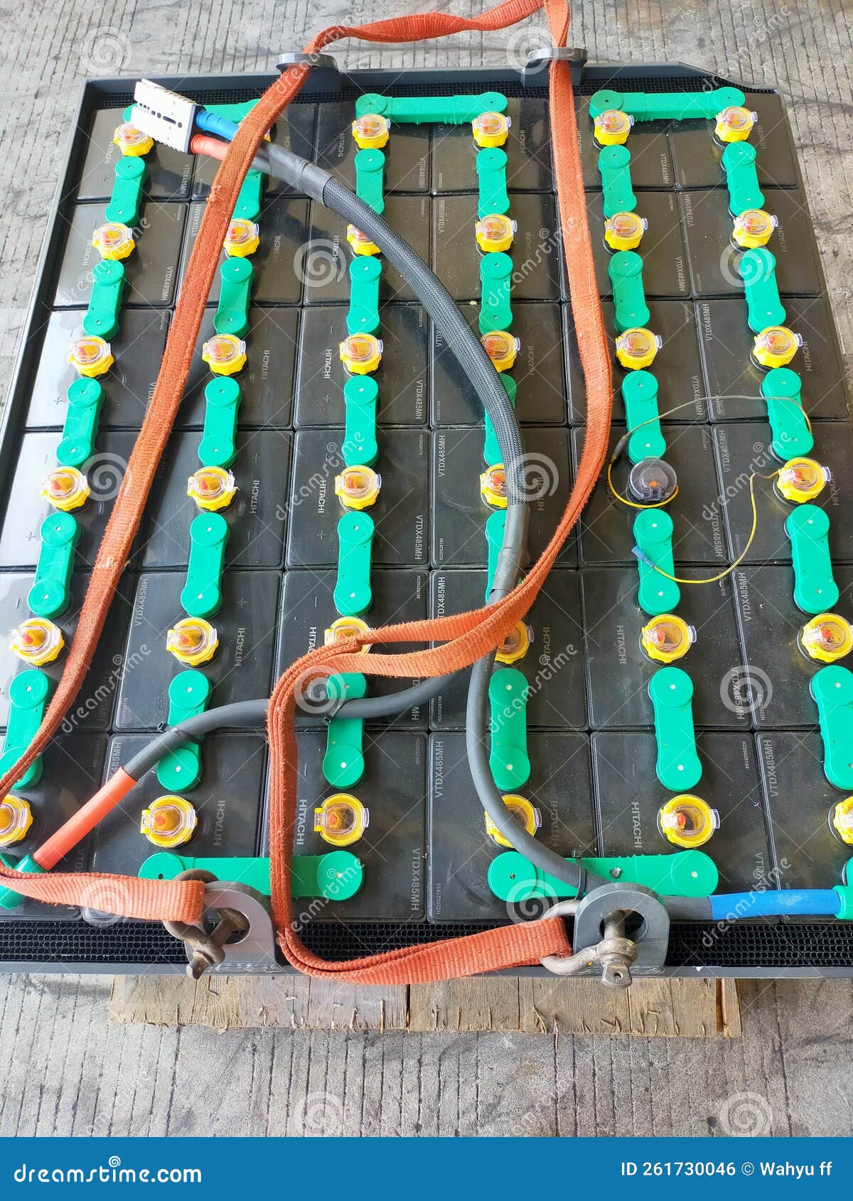 The Car Battery Weighs 1 Ton Stock Photo Image of green, iron 261730046