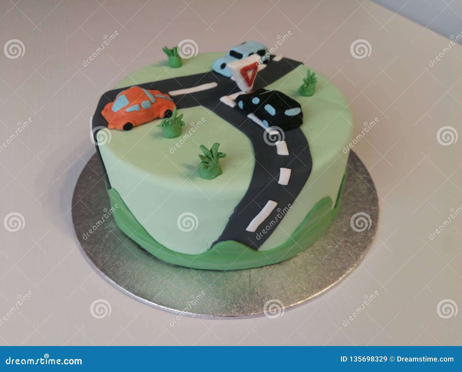 Spiral road car birthday cake | Cars birthday cake, Candy birthday cakes,  Birthday cake kids boys