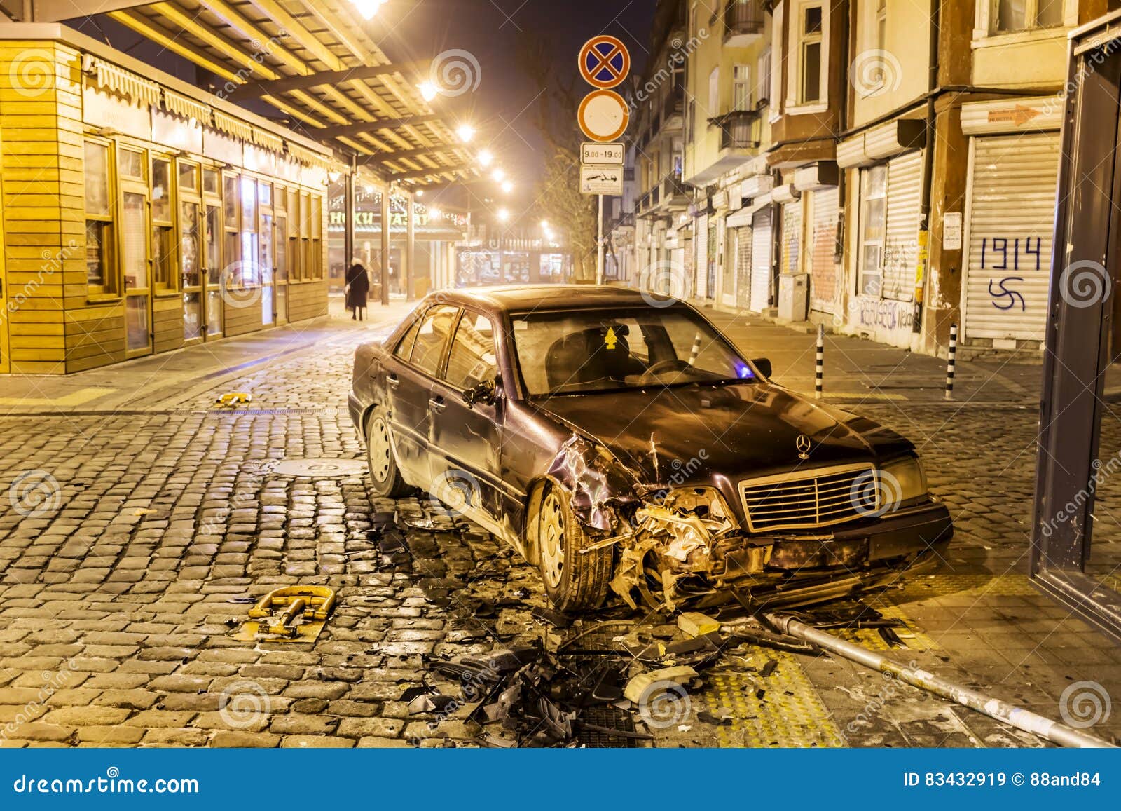 Car crash by night editorial stock image. Image of crash 83432919