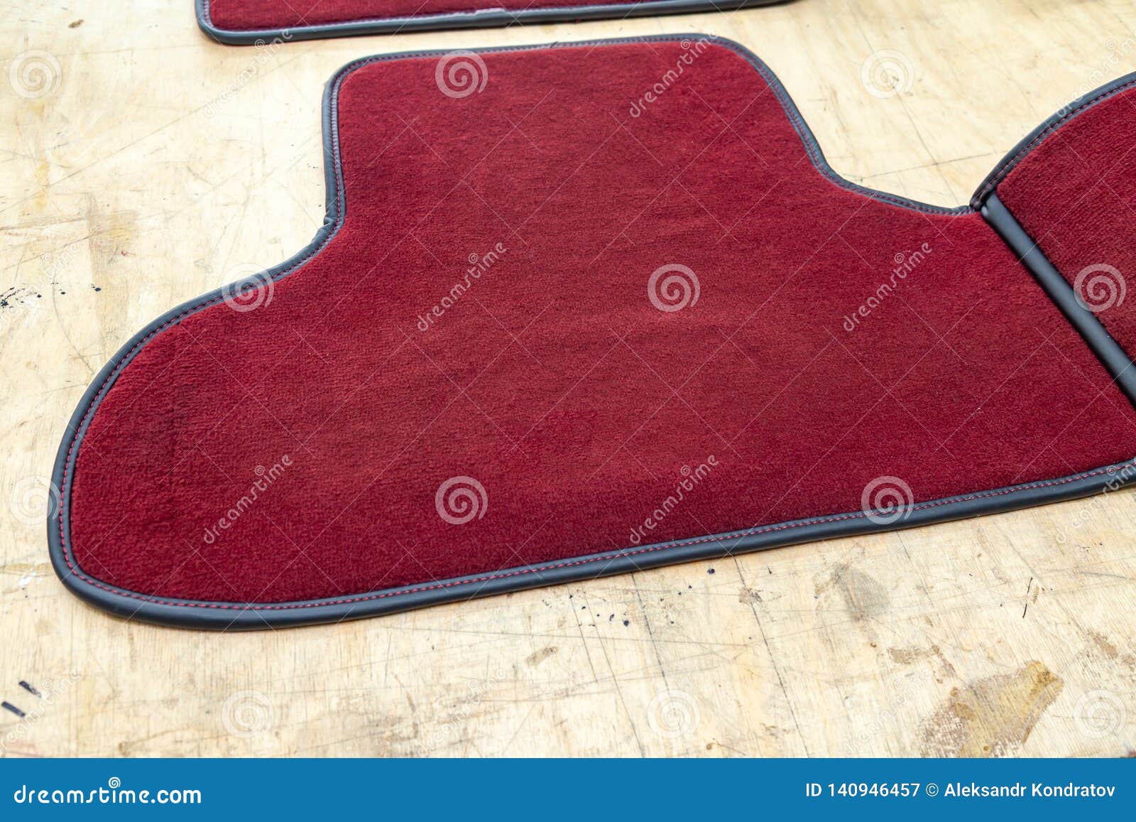 Car 3D Handmade Floor Mats of Red Color from Wool for Front and Rear