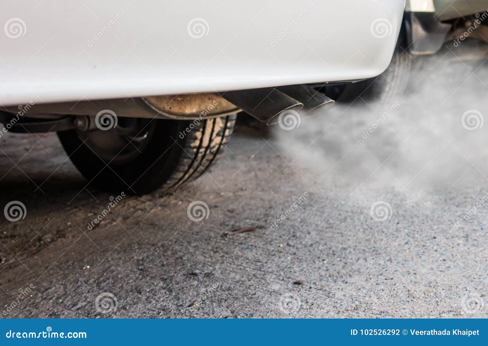 Car Exhaust Pipe Comes Out Strongly of Smoke Stock Photo - Image of ...