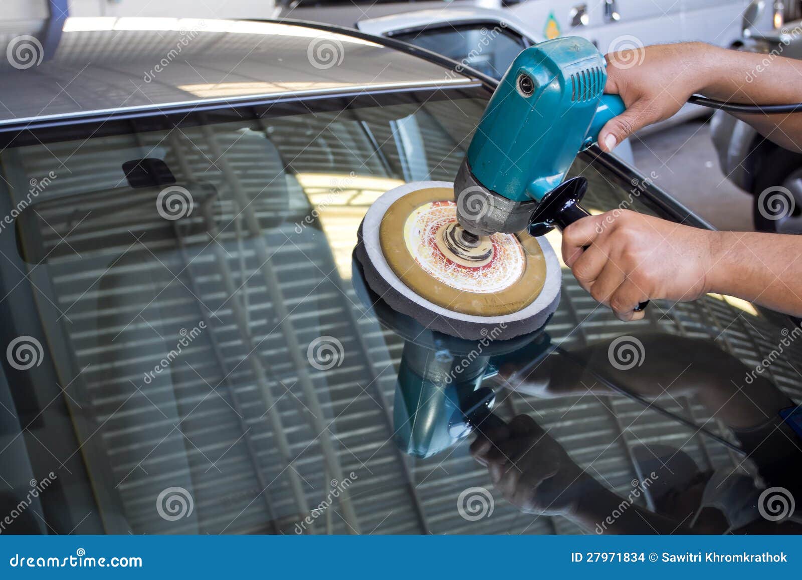 car glass polishing with power buffer machine