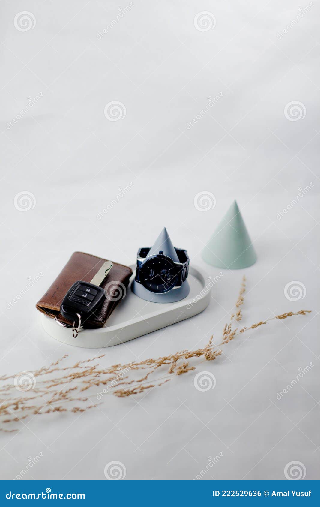 Car Keys and Watches are on the Aesthetic Concrete Tray Stock Photo - Image  of transport, owner: 222529636