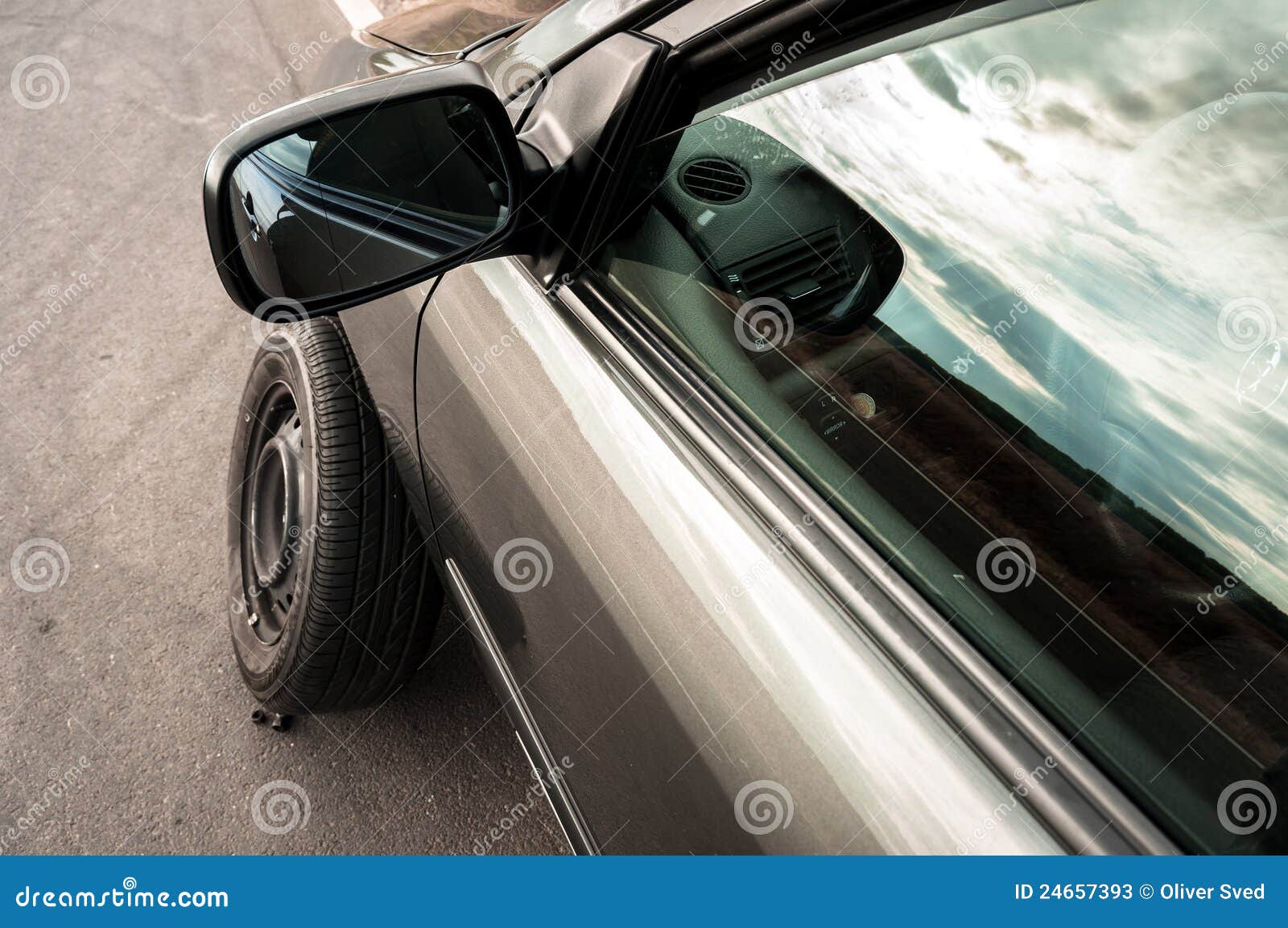 Car with loose tire stock image. Image of clean, reflect 24657393