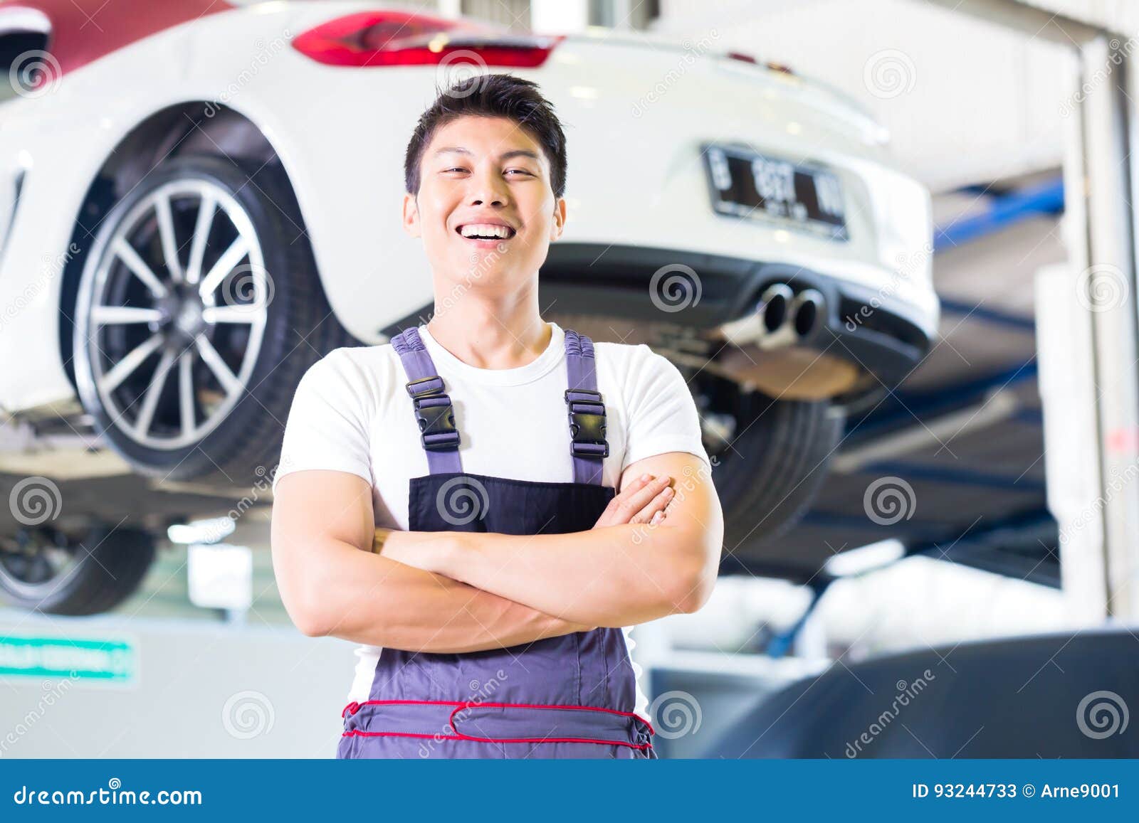 Car Mechanic Working in Asian Chinese Auto Stock Image Image