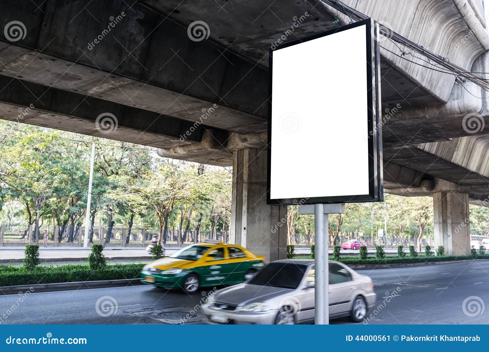 car passing through mupi