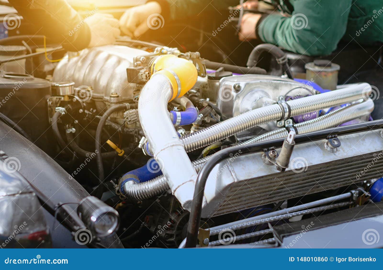 Car Service Masters Solve the Problem of the Work of the Electrics in