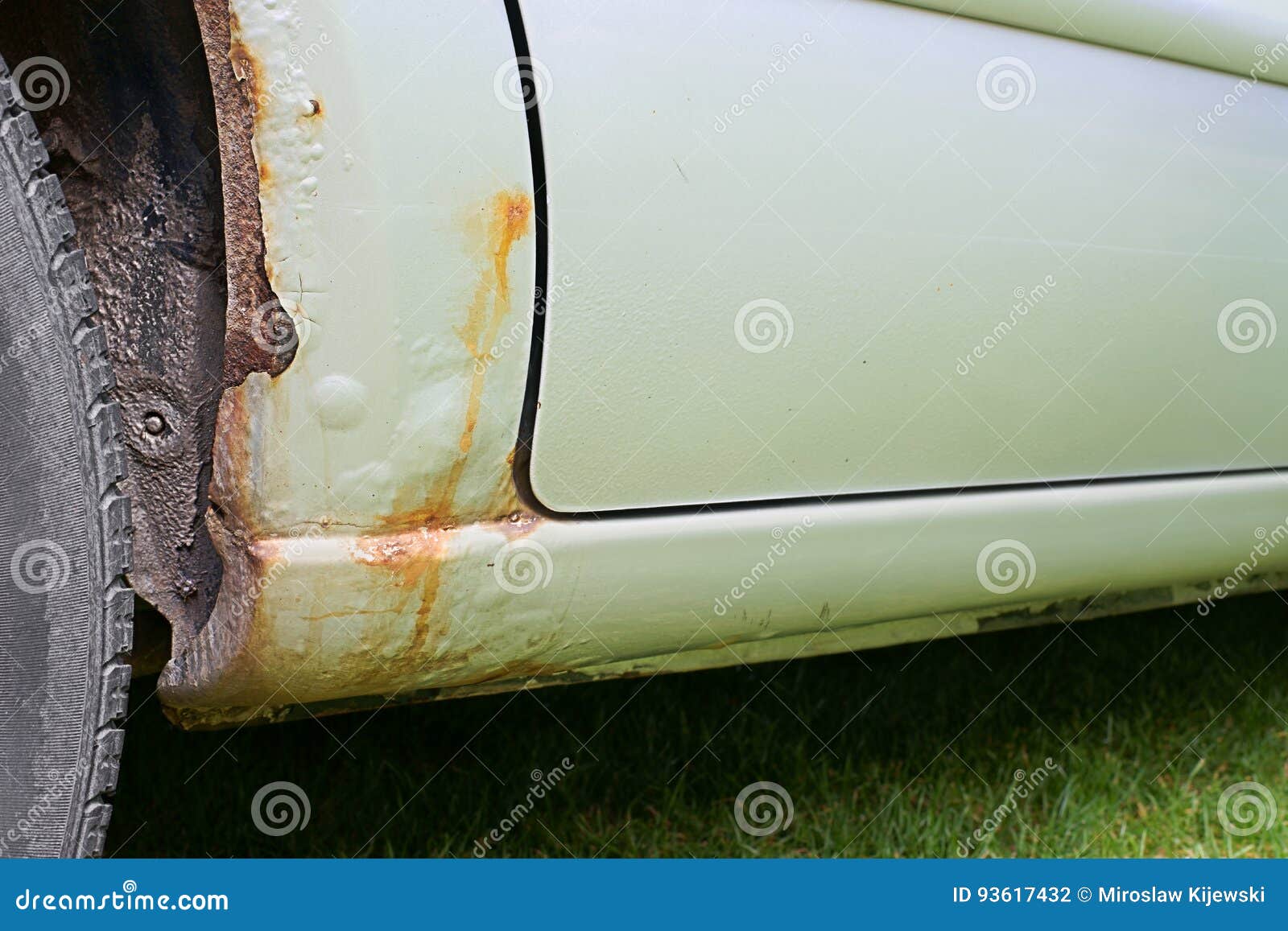 Car Wheel Arch Rolling With Reforming Tool. Bending The Arch To Give
