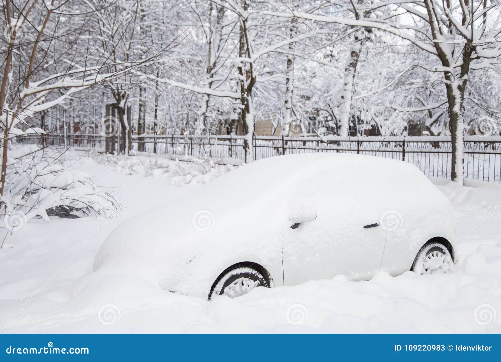 Car under snow stock image. Image of problem, climate 109220983
