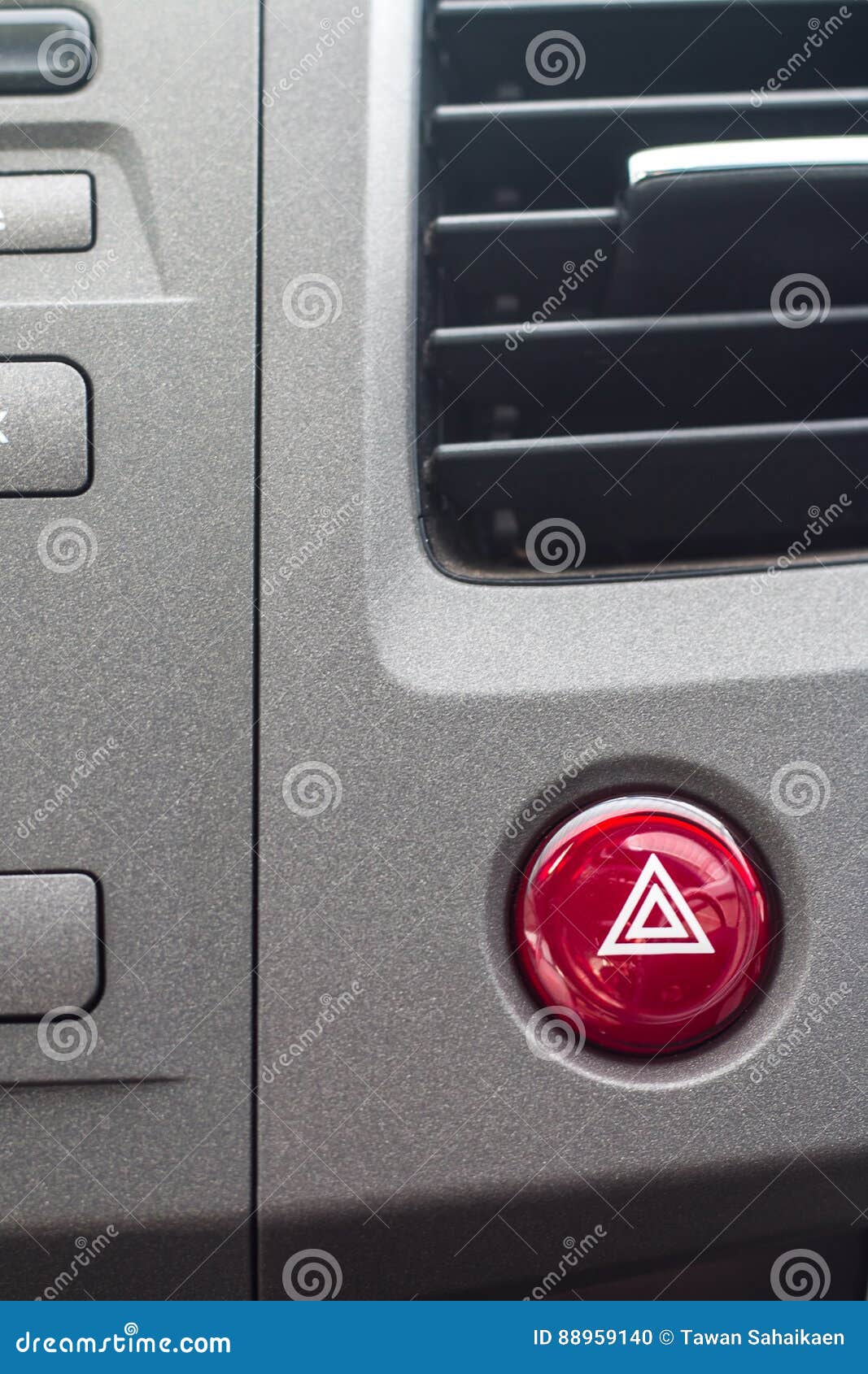 Car Ventilation System with Severl Buttons and Details of Modern Stock