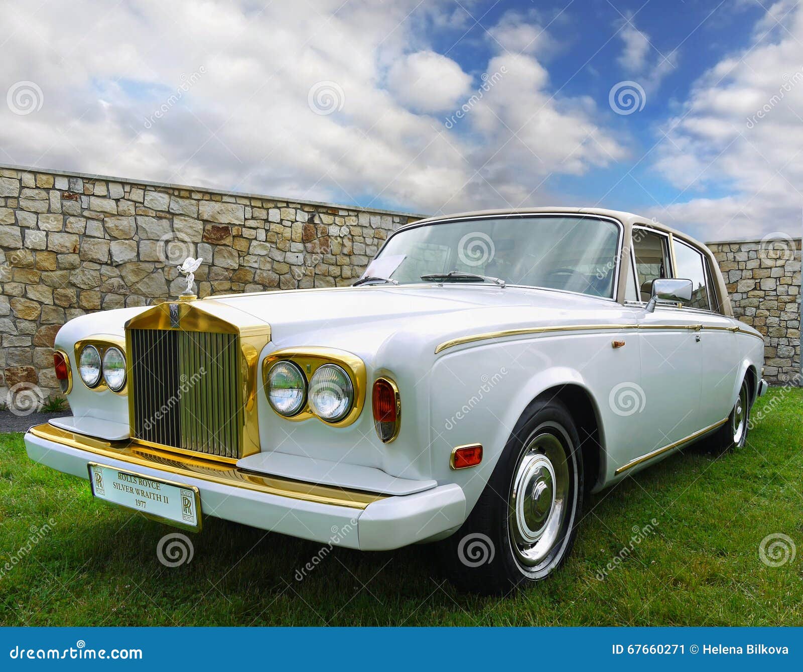 Luxury Vintage Car editorial photo. Image of wraith, gold 67660271