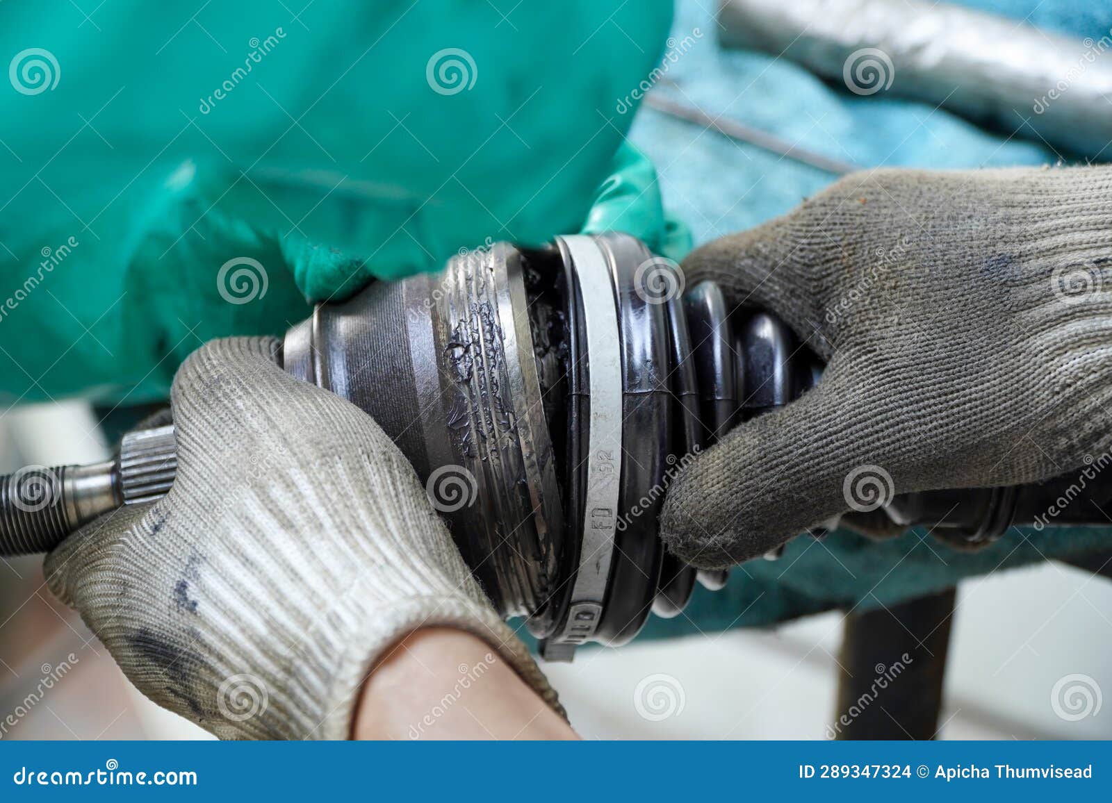 Car Wheel Shaft Mechanic Has Checked and Repaired,Macpherson Suspension