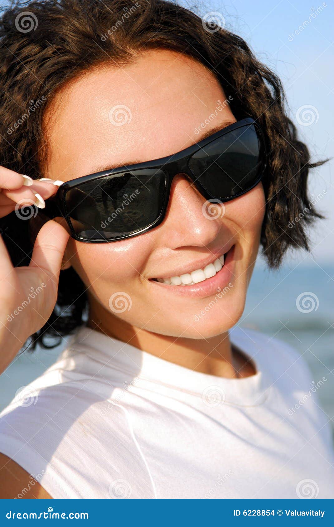 Cara Alegre De La Mujer En Gafas De Negras Foto de archivo - Imagen de cierre, gente: 6228854