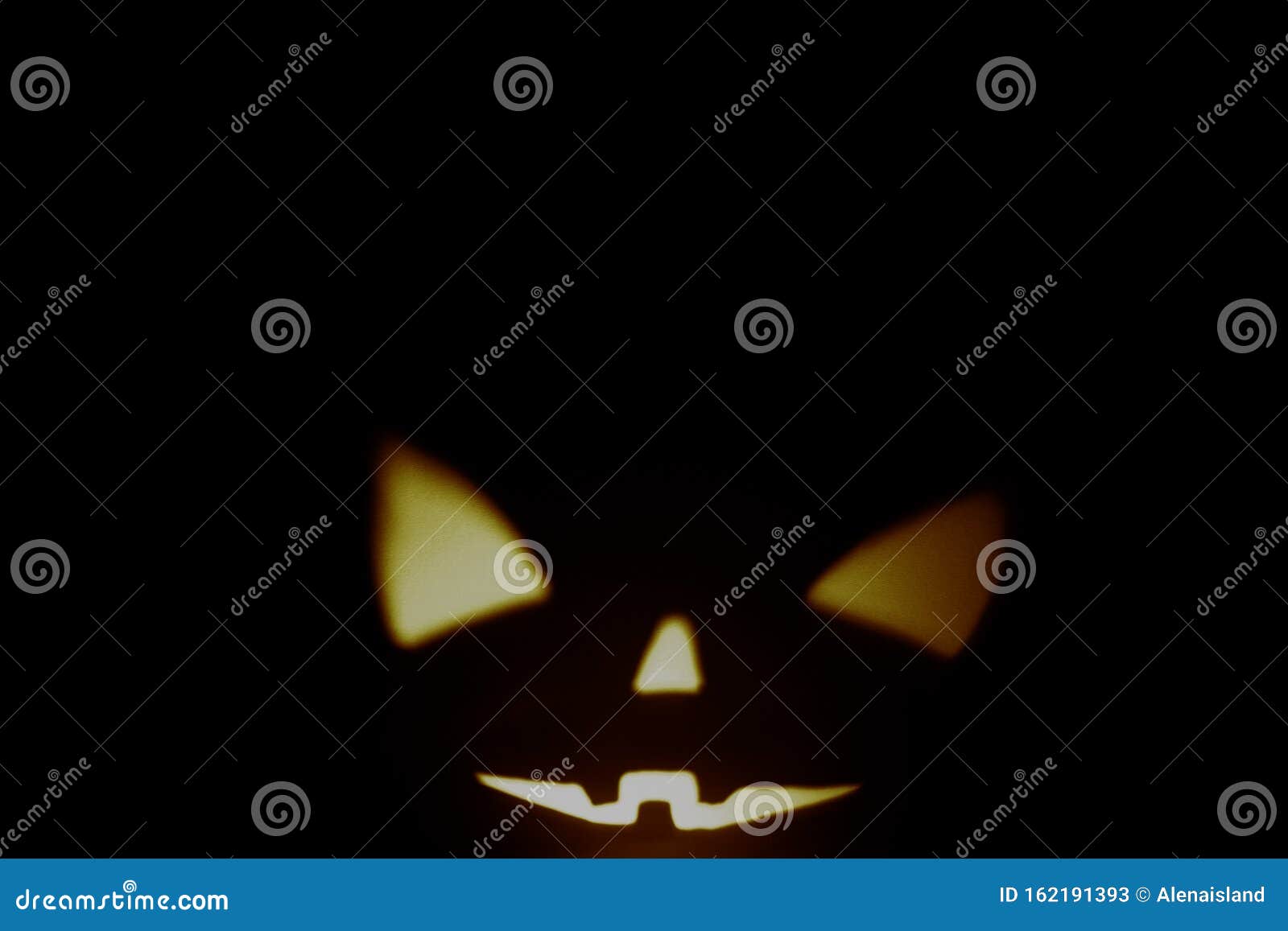 Cara Assustadora Do Halloween Sobre Fundo Preto Cara De Sorriso