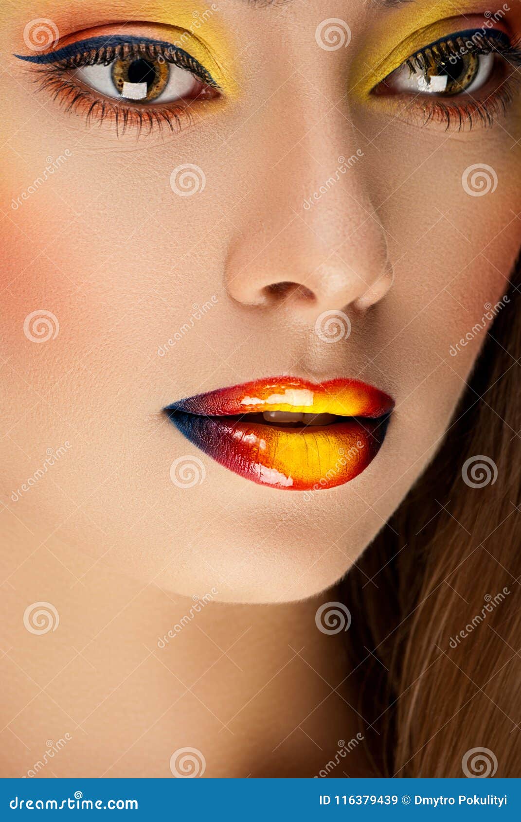 De La Belleza Con Maquillaje Colorido Del Arte Imagen de archivo - Imagen de 116379439
