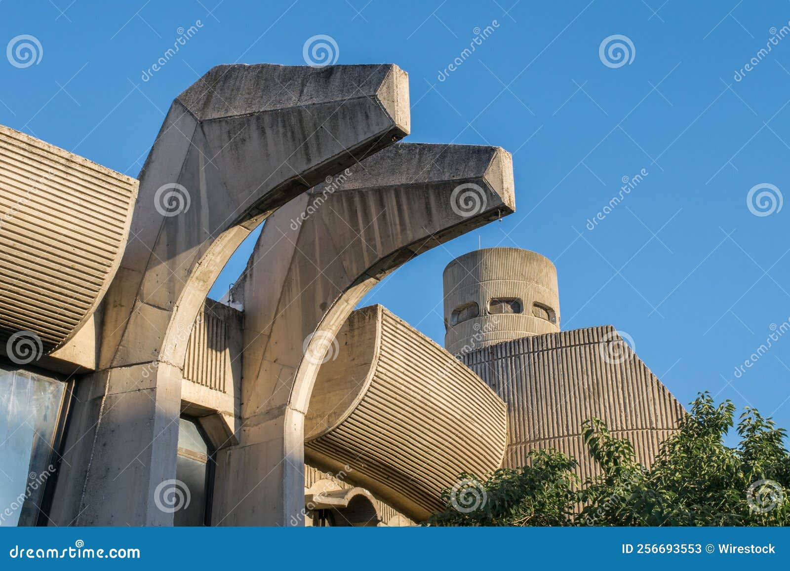 Caractéristiques Du Bureau De Poste Central à Skopje Nord-macédoine Exemple  D'architecture Brutaliste Photo stock éditorial - Image du mystérieux,  ancien: 256693553