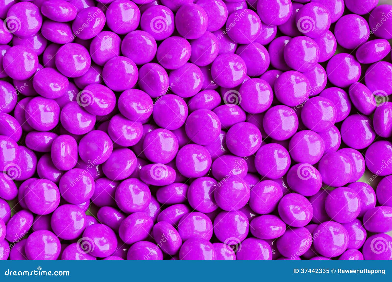 Caramelle dolci viola immagine stock. Immagine di cioccolato 37442335