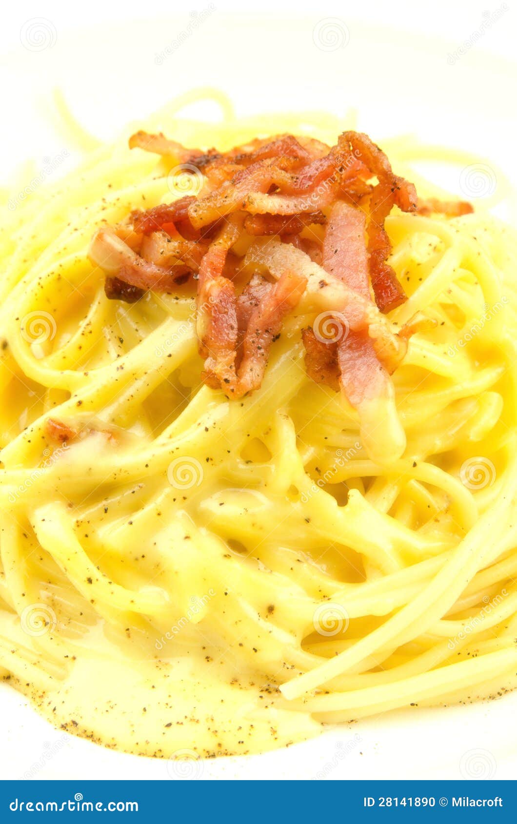 Carbonara di alla degli spaghetti, ricetta tradizionale con pasta, uovo e bacon