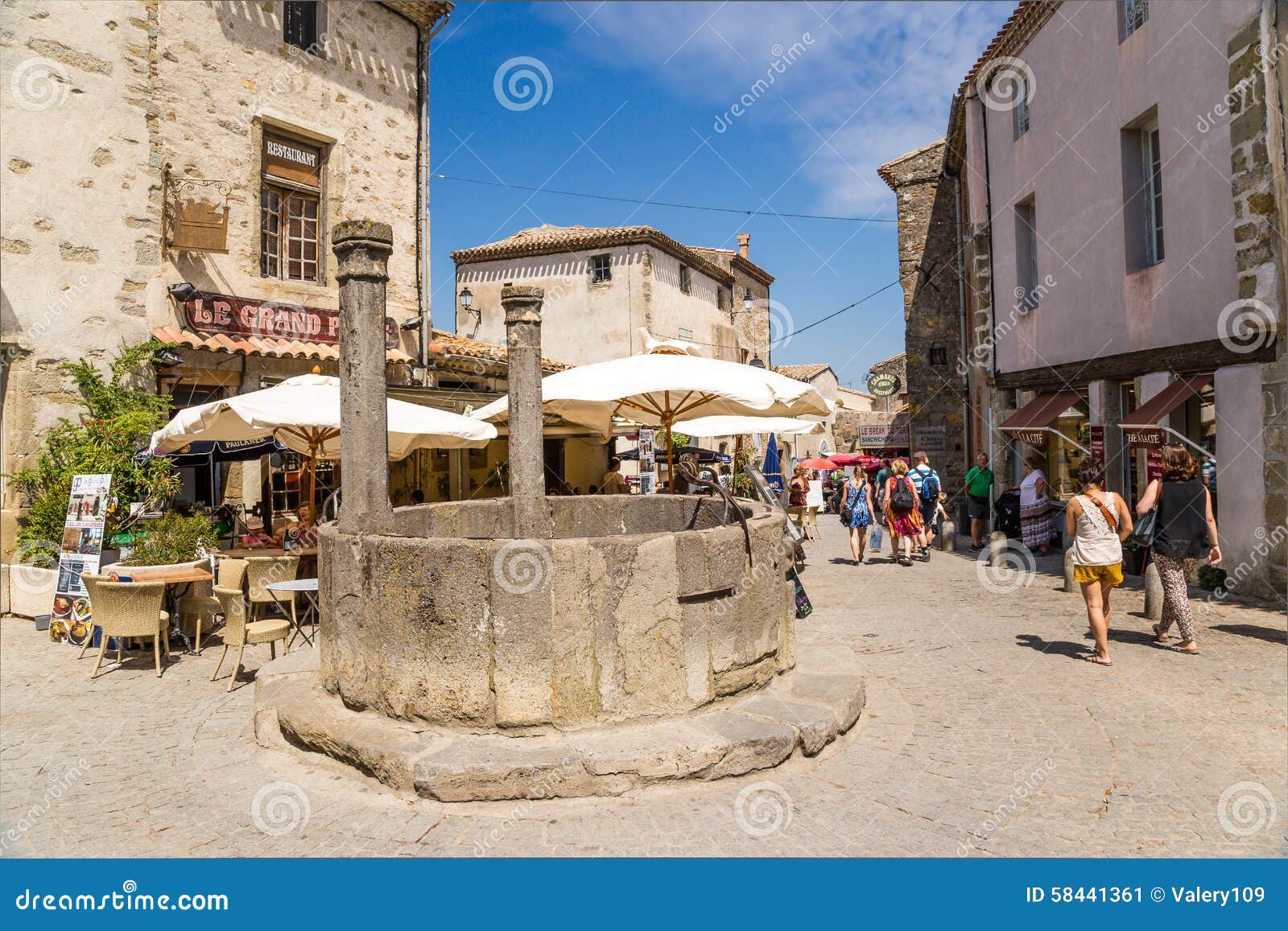 Carcassonne, Frankrijk Gebied Met Een Put De Oude Stad Redactionele Foto - of wereld, europa: 58441361