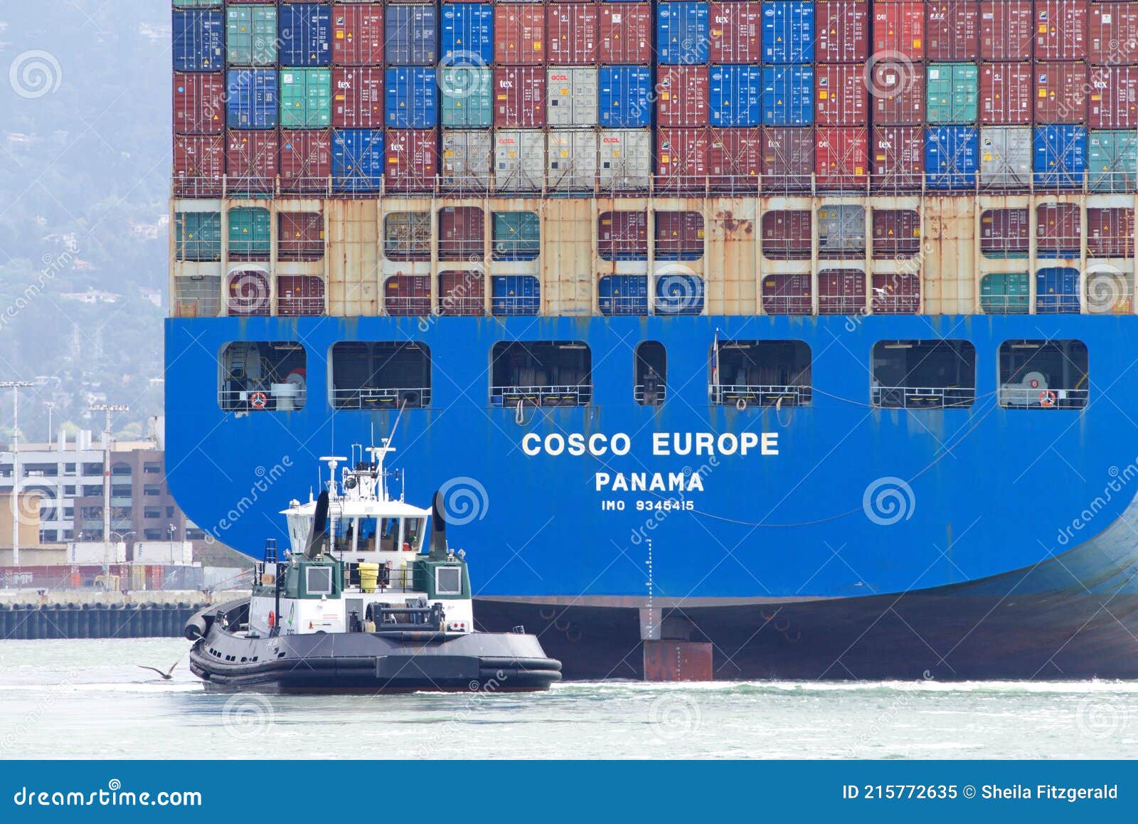 Cargo Cosco Europe Entrant Dans Le Port D'oakland Image éditorial - Image  du conteneur, bateau: 215772635