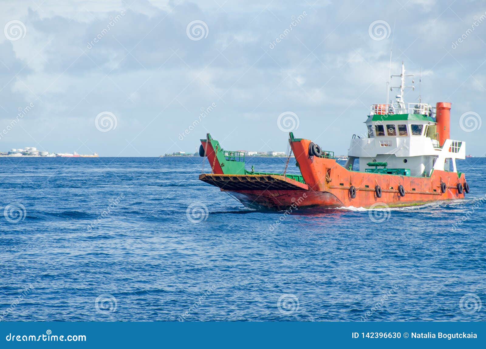 the cargoship in the indian ocean maldives