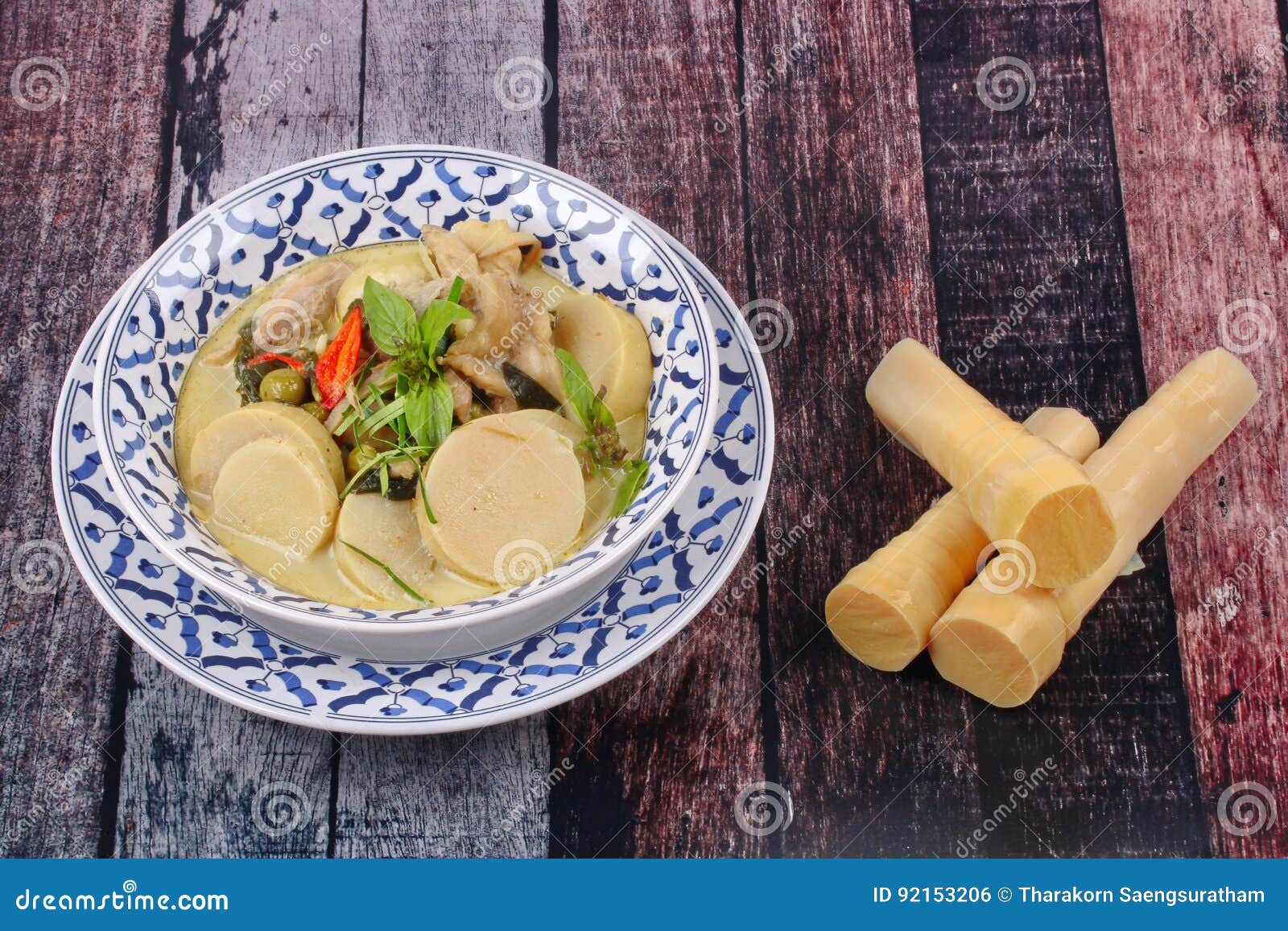 Cari Vert De Poulet En Lait De Noix De Coco Avec Les Pousses