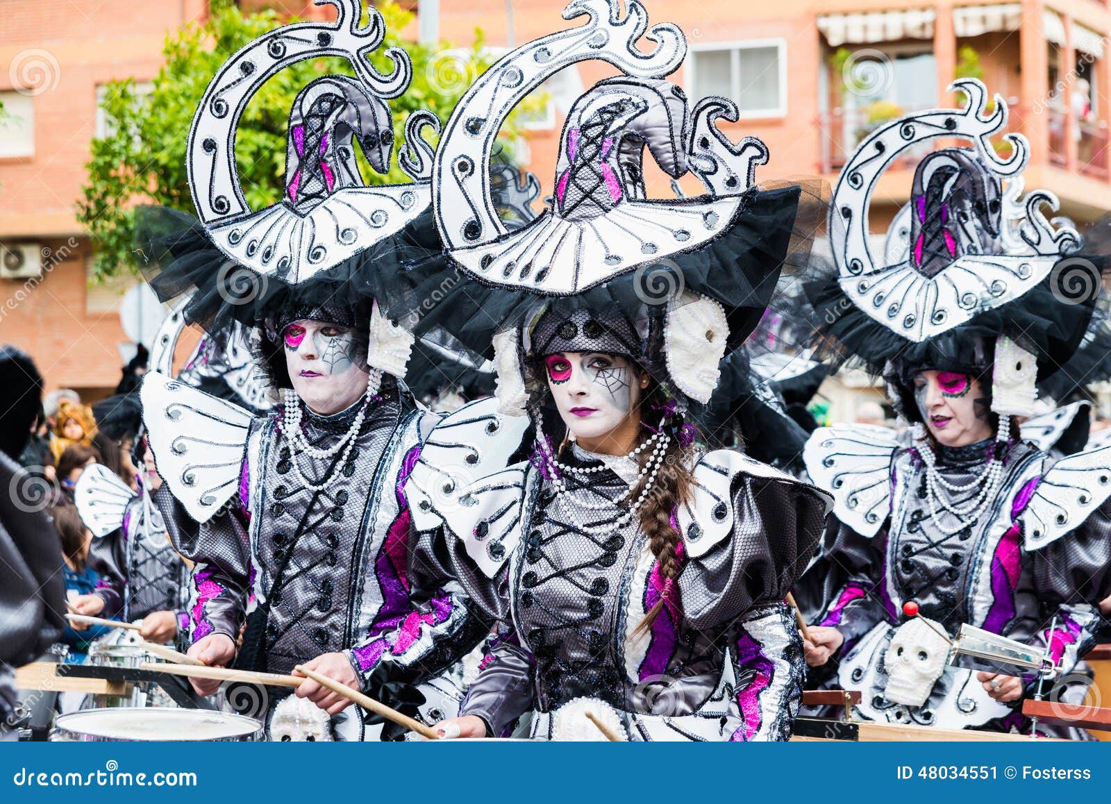 15,755 Disfraz Carnaval Brasil Fotos de stock - Fotos libres de regalías de  Dreamstime