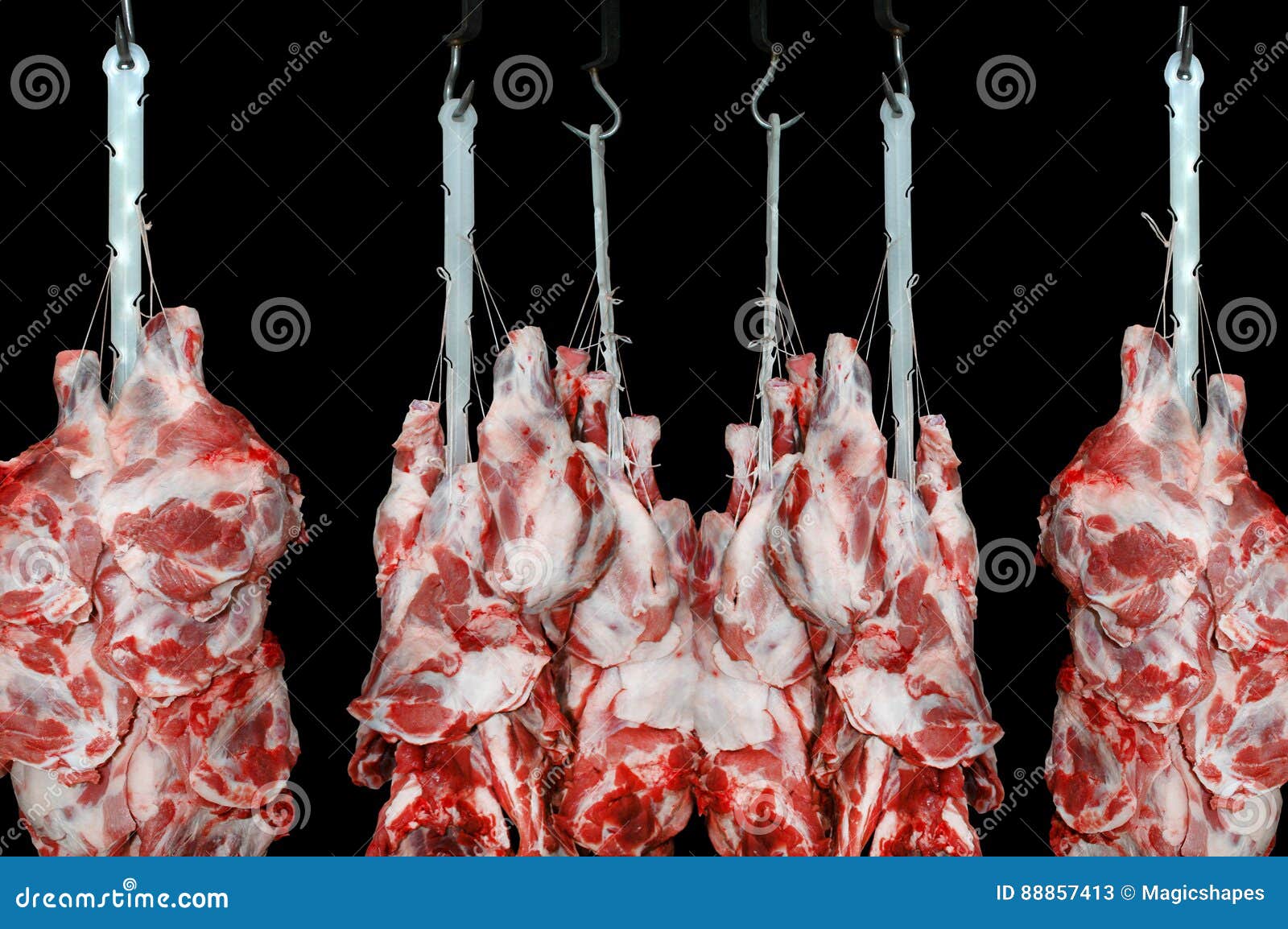 Carne De Cerdo Colgada En Una Carnicería Imagen de archivo ...