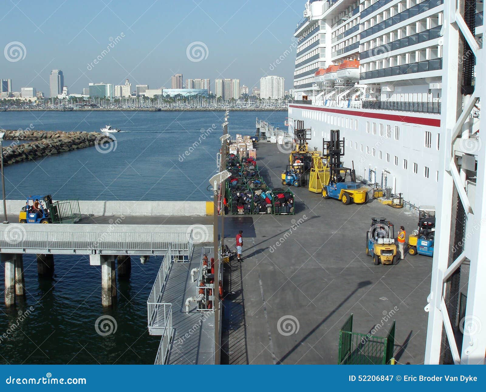 size of luggage for carnival cruise