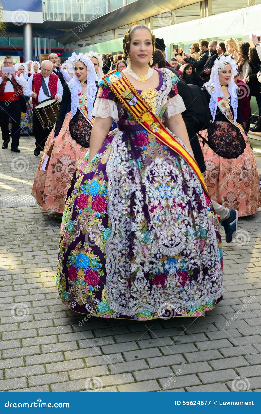 A Carnival Maid of Honour from Alicante Editorial Photography - Image ...