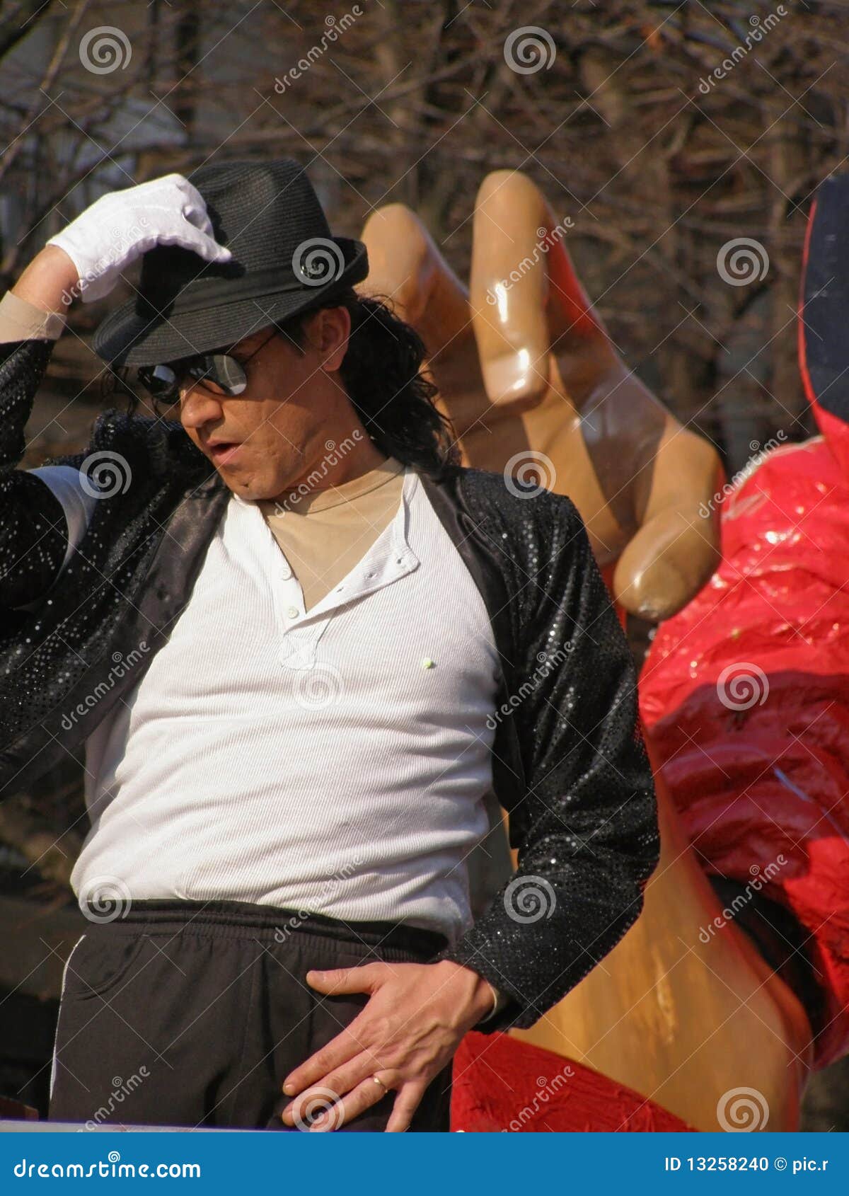 plaag Vermelding lucht Carnival - Tribute To Michael Jackson Editorial Image - Image of jacko,  glove: 13258240