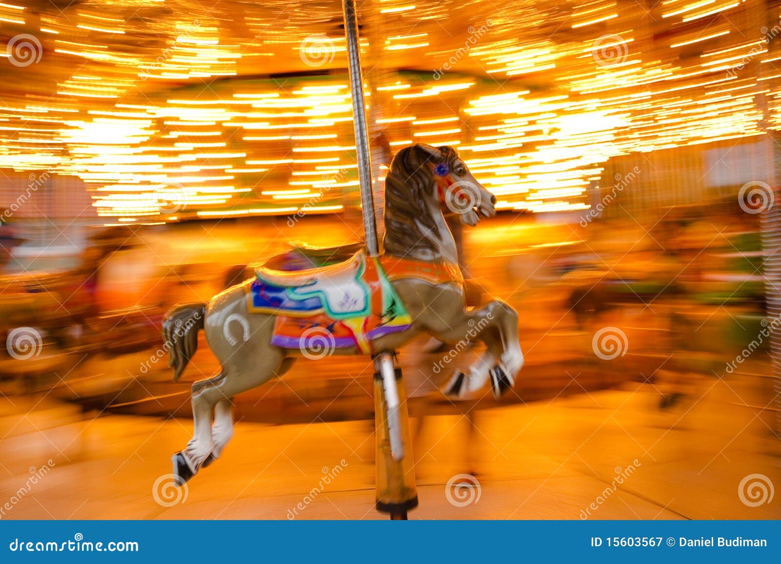 carousel horse panning
