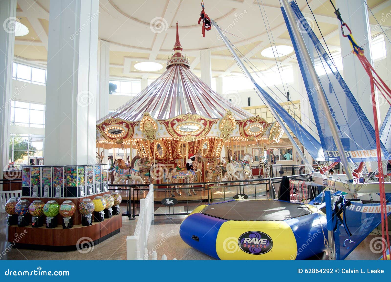 Carousel At The Wolfchase Mall And Galleria, Memphis, Tennessee. Editorial Photography - Image ...