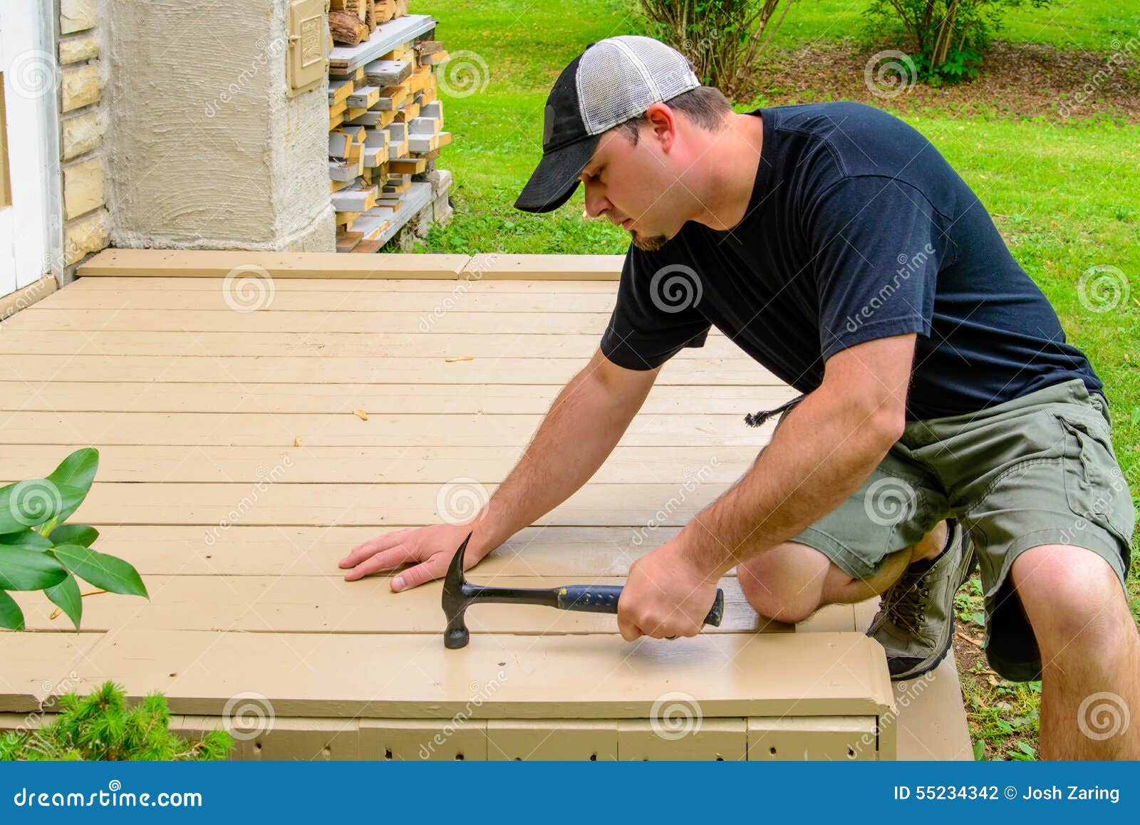 carpenter bulding deck swinging hammer