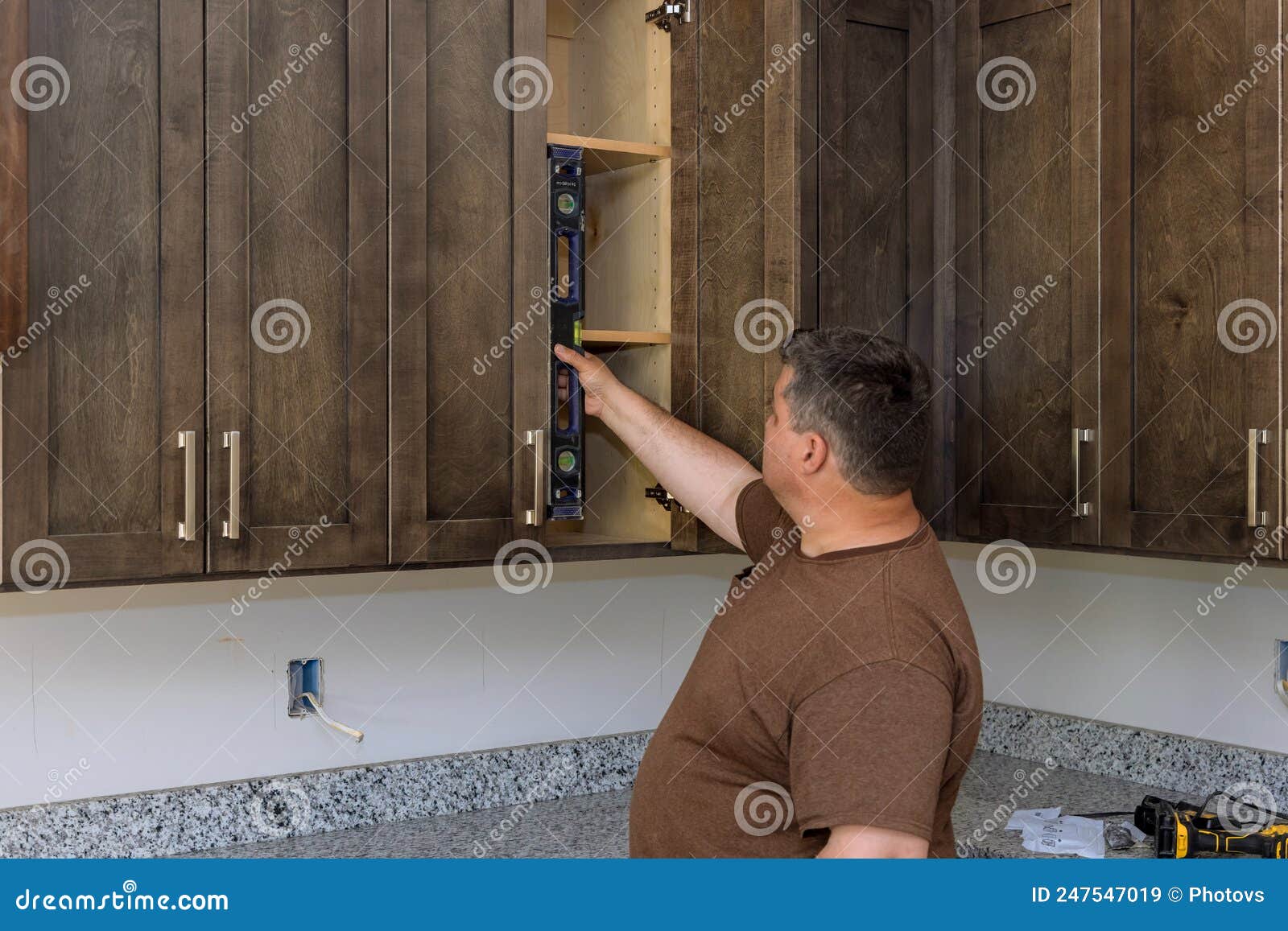 Carpenter at Checks Level Correctness Installation Custom Kitchen