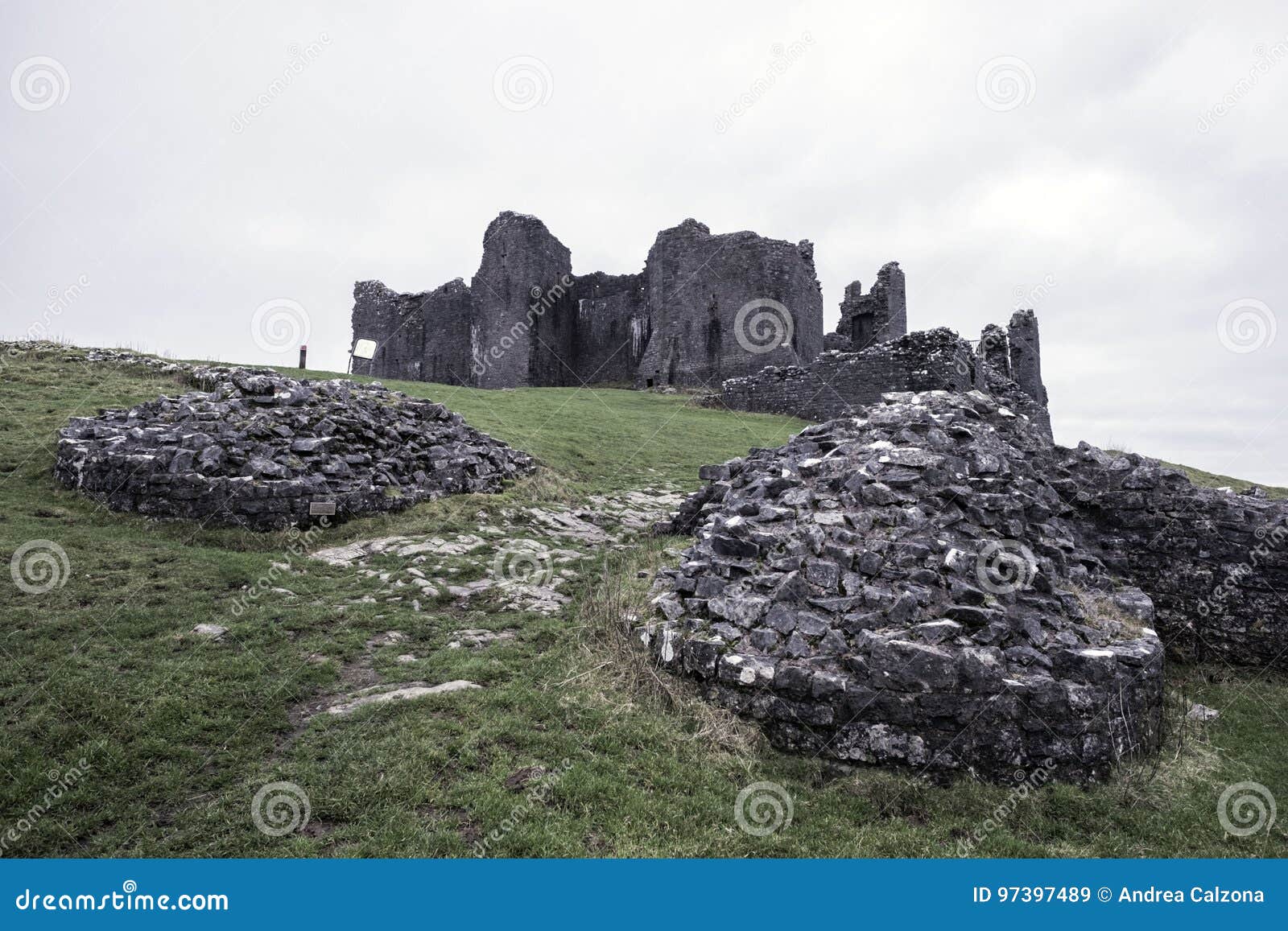 carreg cennen / the ancient castle in llandeilo trap