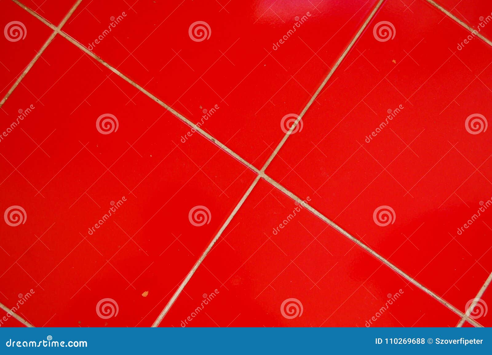 Carrelages Rouges Dans La Cuisine Photo stock - Image du tuiles