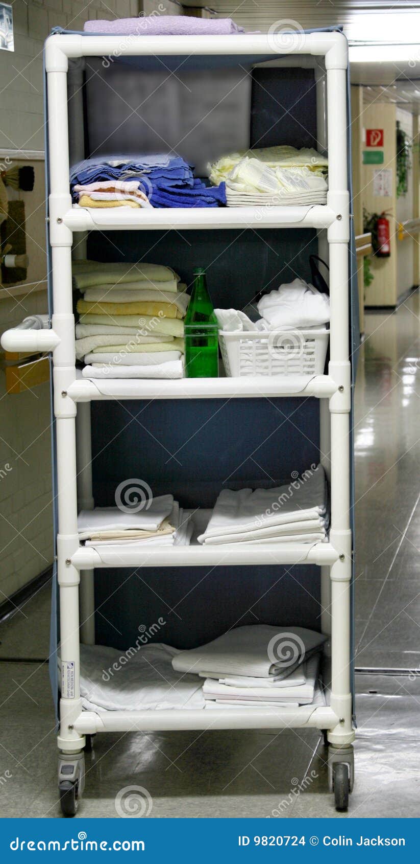 Carrello Medico Dell'igiene Fotografia Stock - Immagine di rifornimenti,  infermiera: 9820724