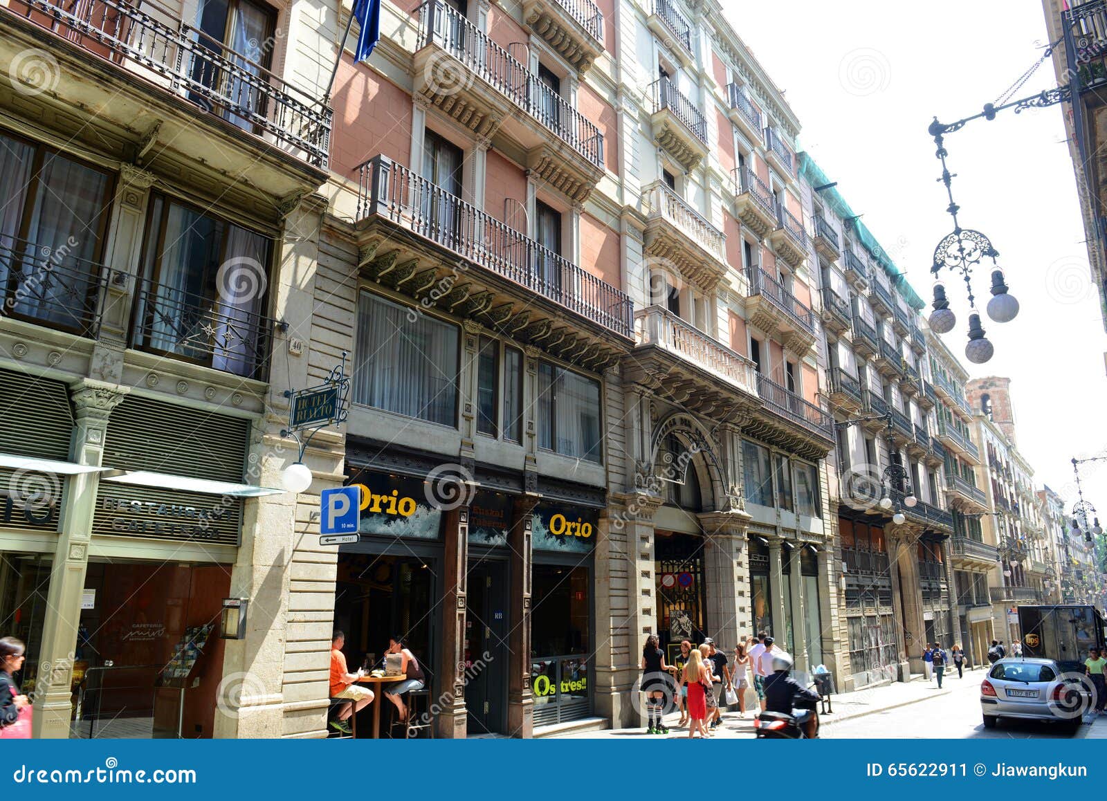 Carrer de Ferrance, ciudad vieja de Barcelona, España. Carrer de Ferran (Ferran Street) en la ciudad vieja (Ciutat Vella) de Barcelona, Cataluña, España