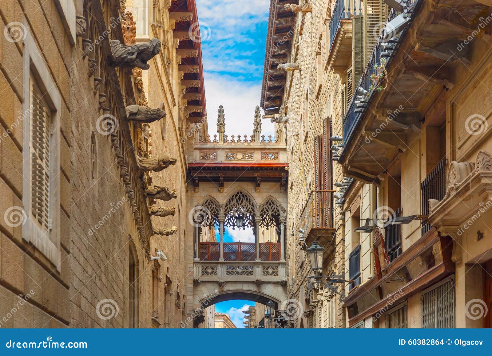 Carrer Del Bisbe in Gotischem Viertel Barcelonas, Spanien Stockfoto