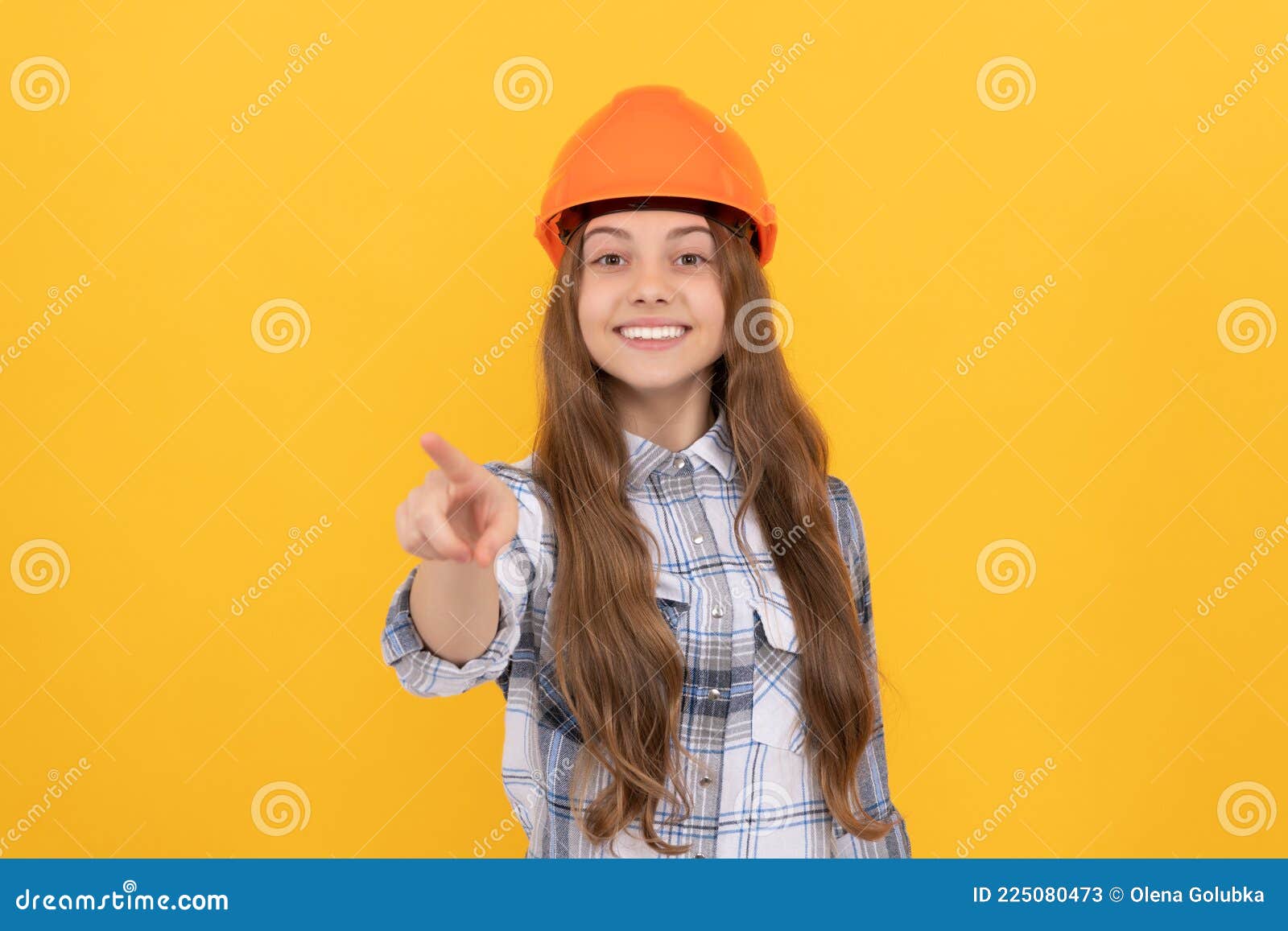 Carrera Futura. Muchacha Adolescente Con Casco. Niño Constructor Con Camisa  a Cuadros. Construcción Imagen de archivo - Imagen de muchacha, trabajador:  225080473